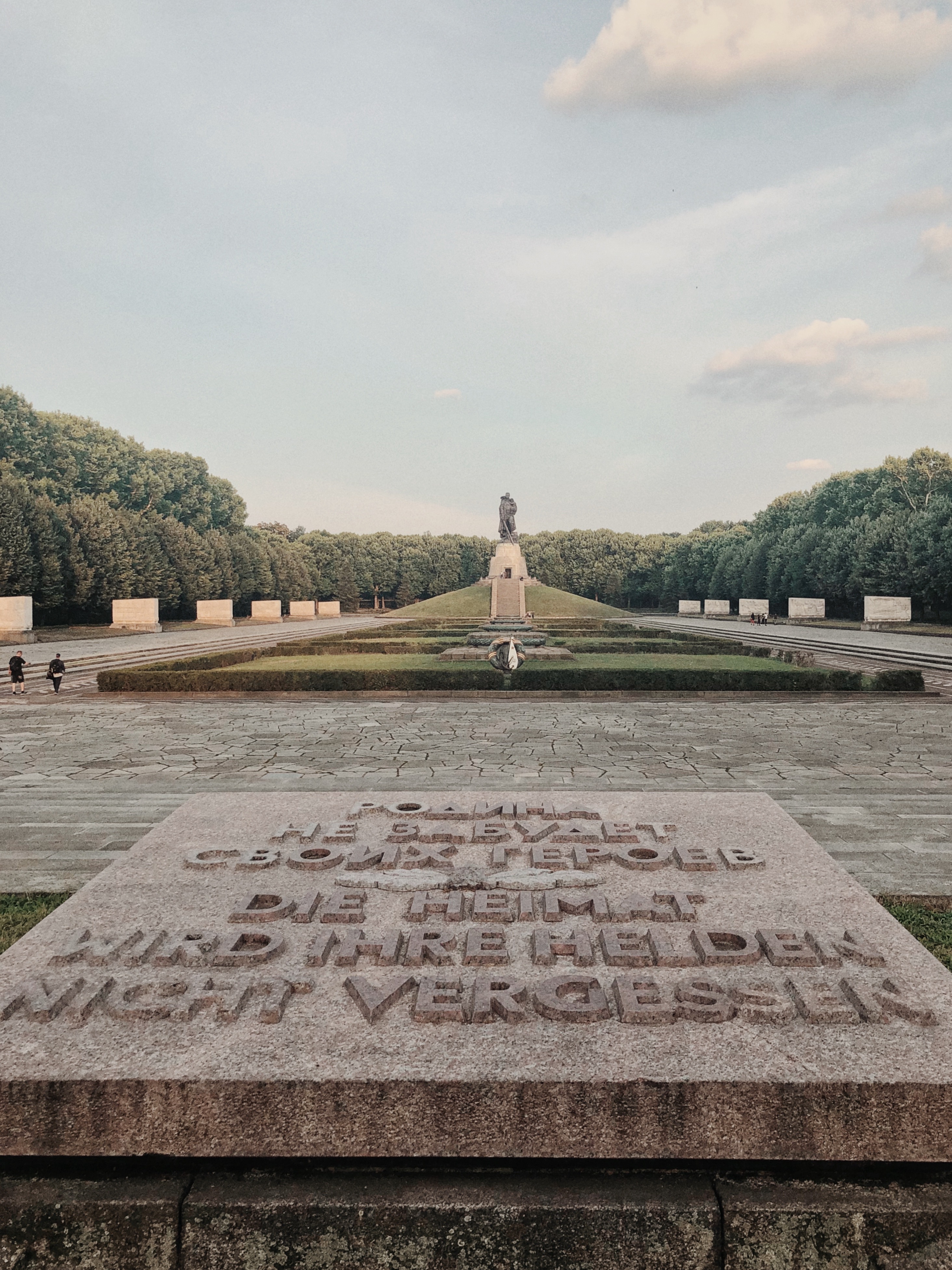 √Berlin's Soviet War Memorial | ChelseaDinen.com
